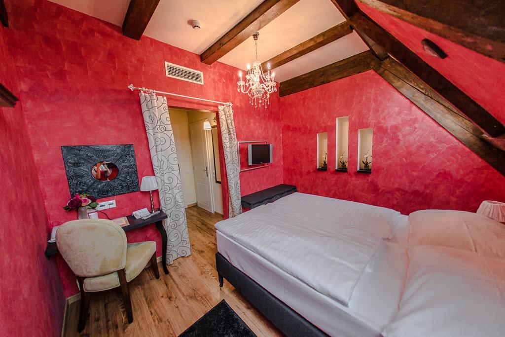 Hotel Kristaly Imperial Тата Екстер'єр фото