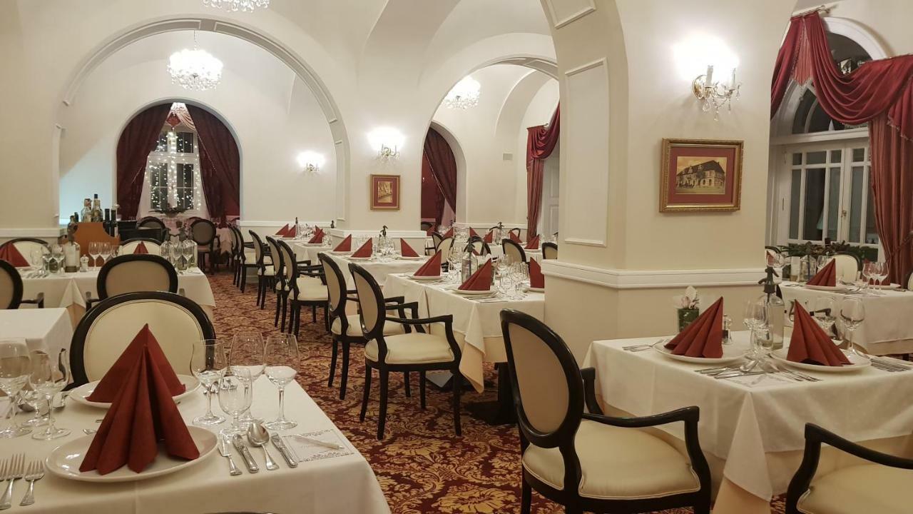 Hotel Kristaly Imperial Тата Екстер'єр фото