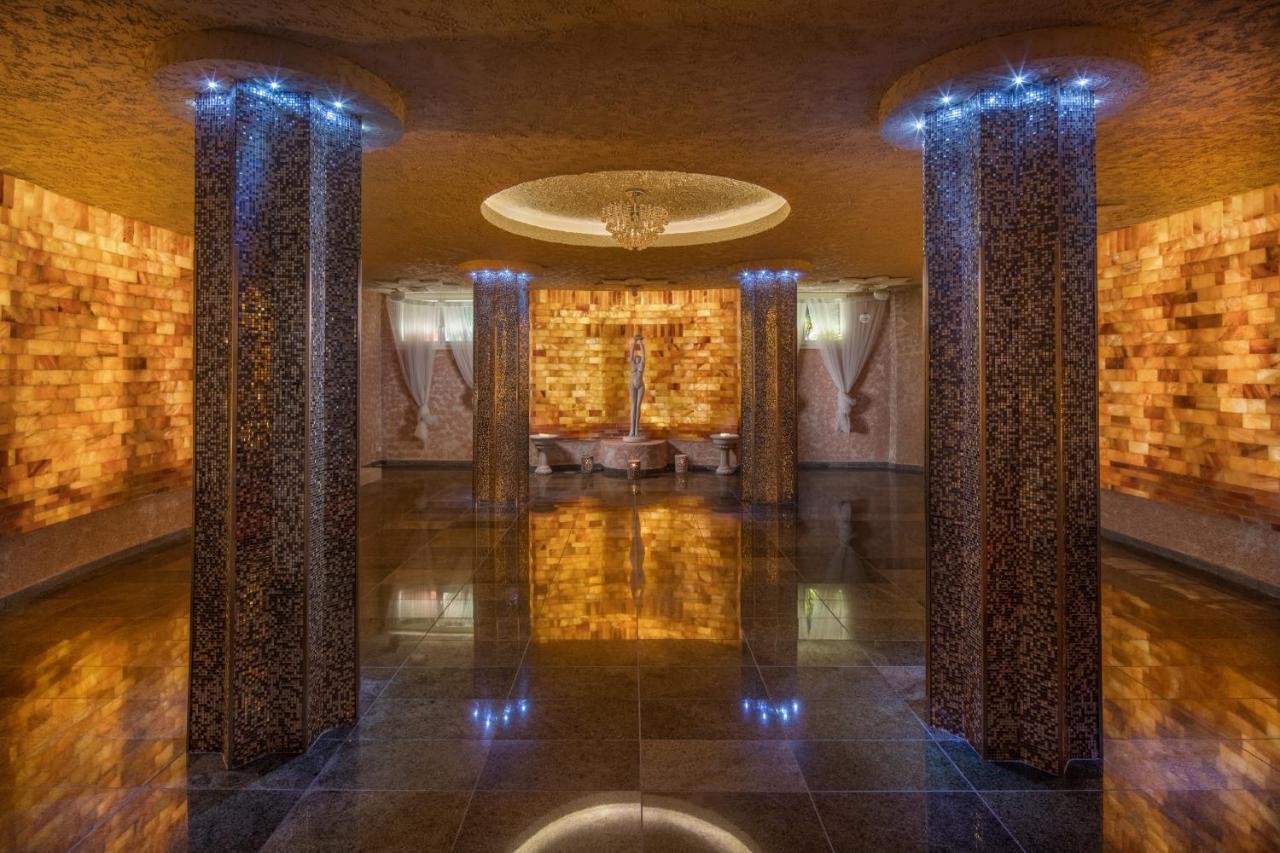 Hotel Kristaly Imperial Тата Екстер'єр фото